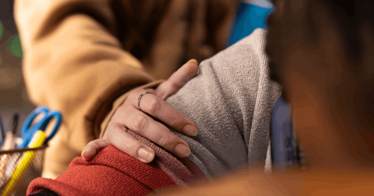 Cómo ayudar a una persona con ansiedad social